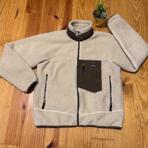 Patagonia CLASSIC RETRO-X JACKET Jacket Coat 23055F8 SIZE Mens Size MED Beige